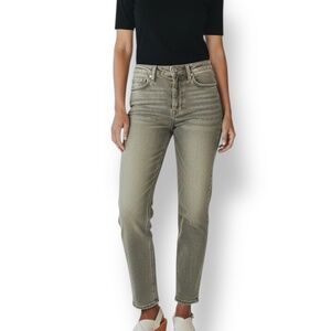 4/$20 Gloria Vanderbilt Classic Amanda Faded High Rise Jeans